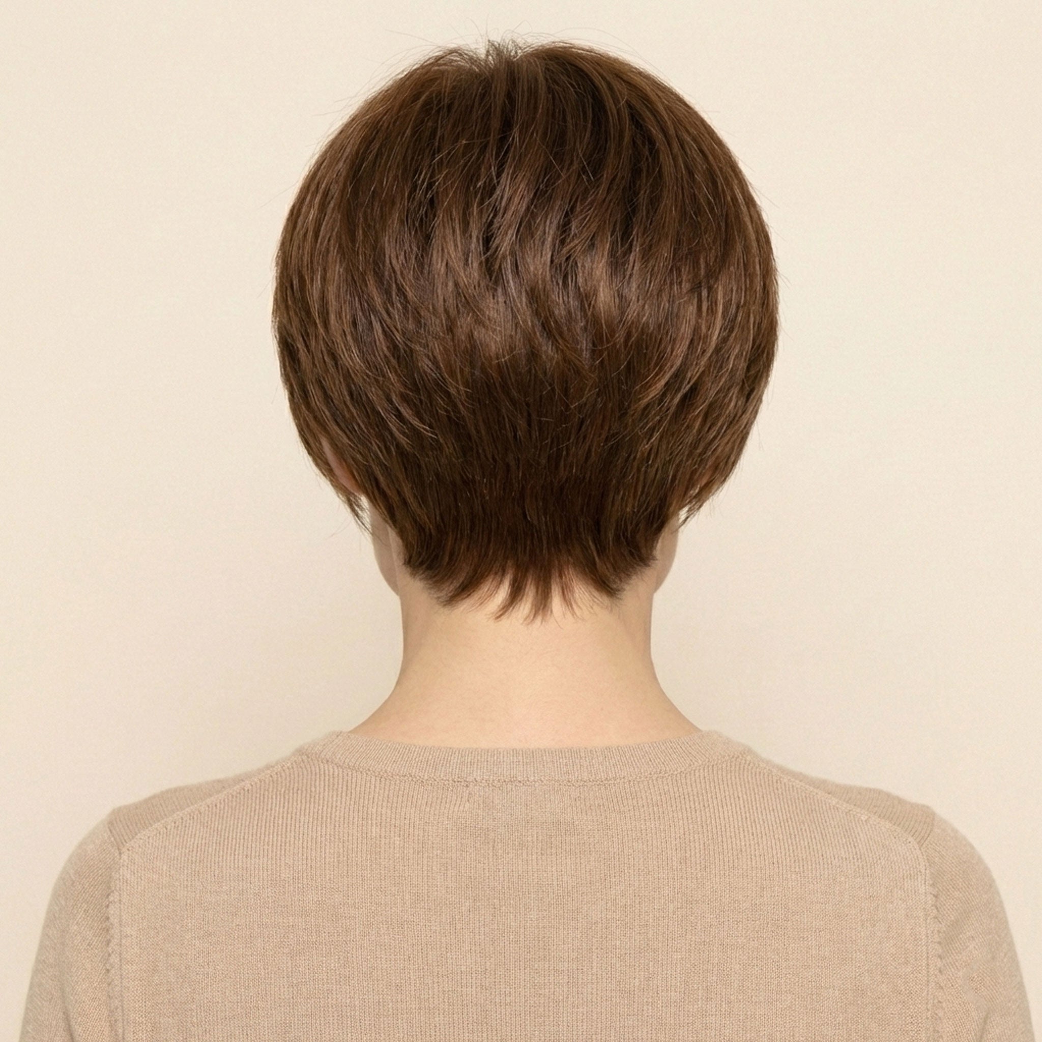 Perruque Naturelle Brune Carré Court - Odette - dos