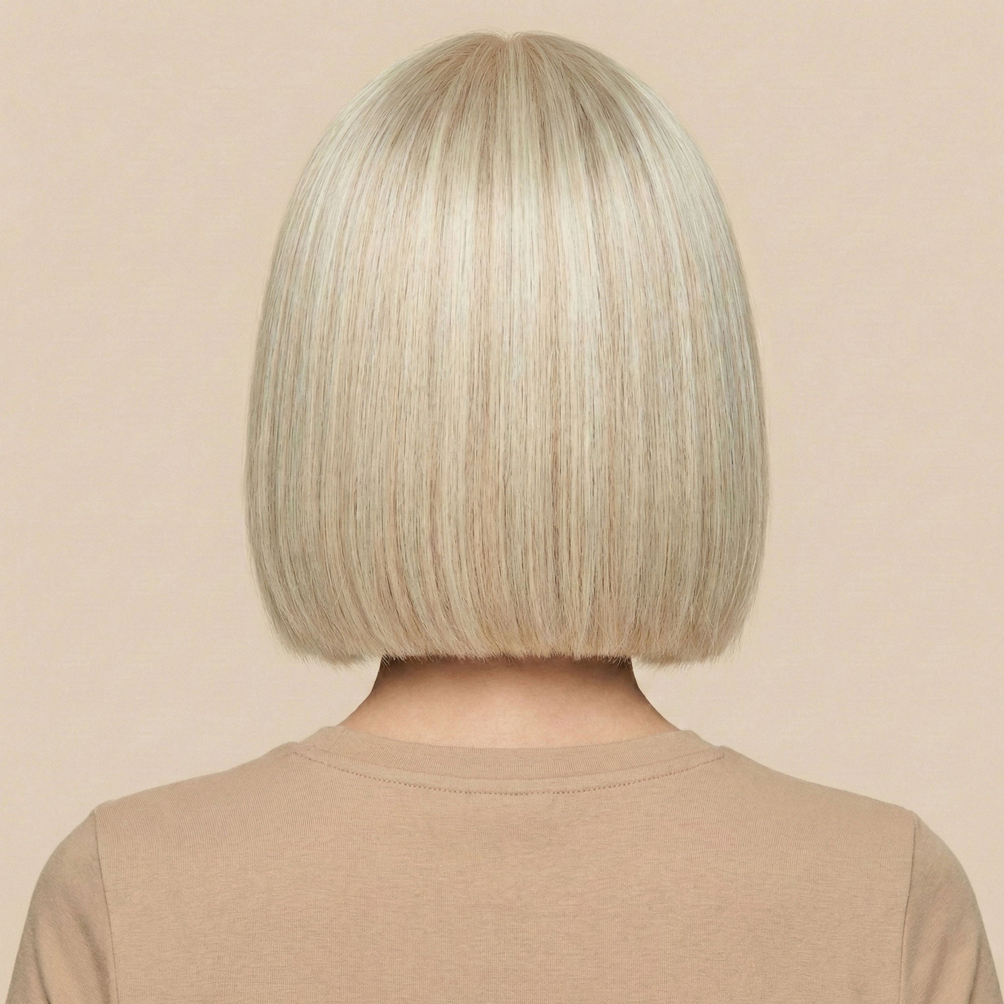 Perruque Synthétique Blonde A Frange Courte - Ivana - dos