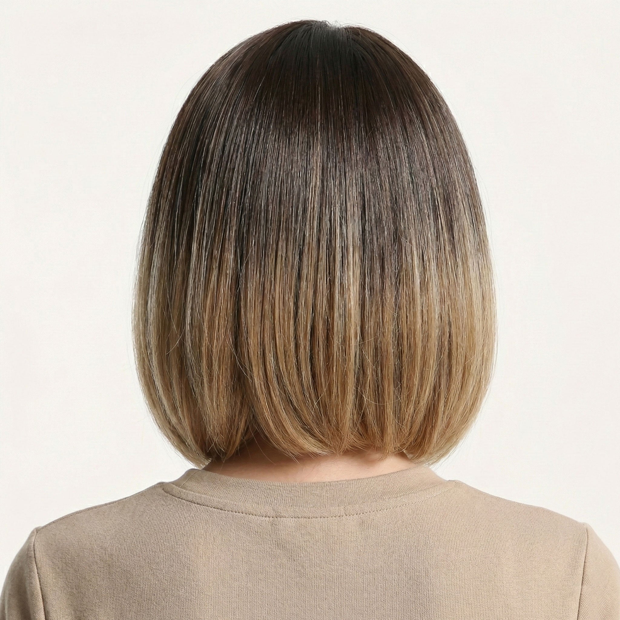 Perruque Synthétique Brune Carré Court - Lorena - dos