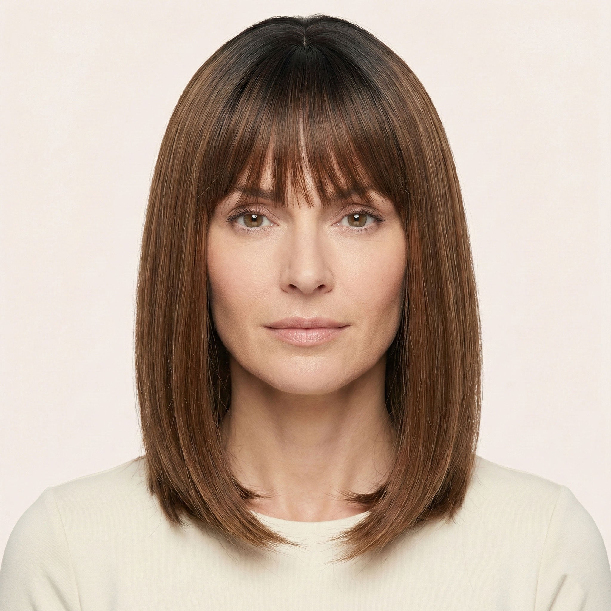 Perruque femme en cheveux naturels – texture soyeuse et brillance naturelle