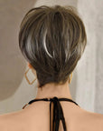 Perruque Synthétique Brune Mèches Grise Courte - Samantha - Perruque Femme