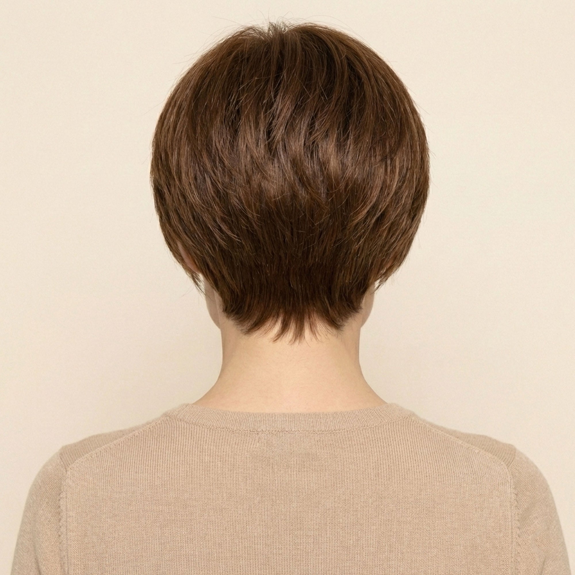 Perruque Naturelle Brune Carré Court - Odette - dos