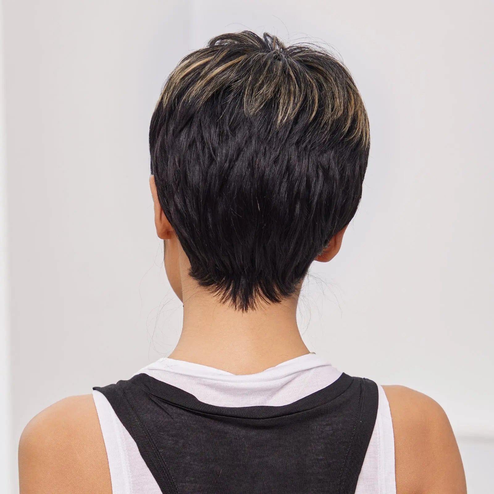 Perruque Naturelle Noire Courte - Violette - Perruque Femme