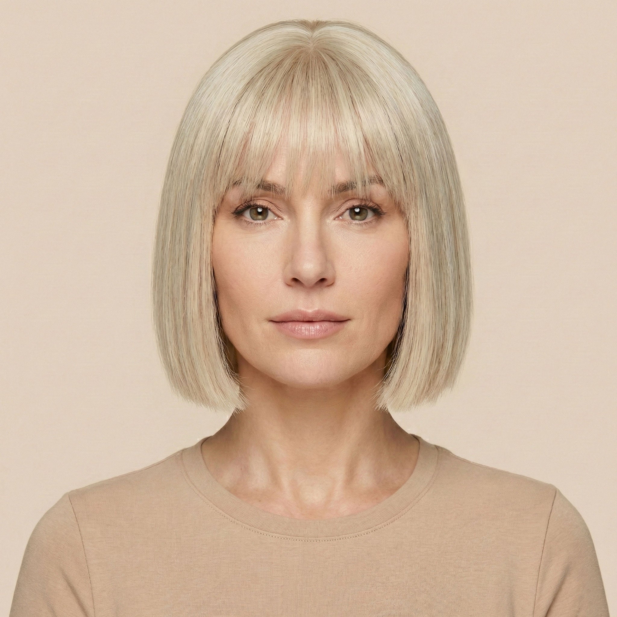 Perruque Synthétique Blonde A Frange Courte - Ivana