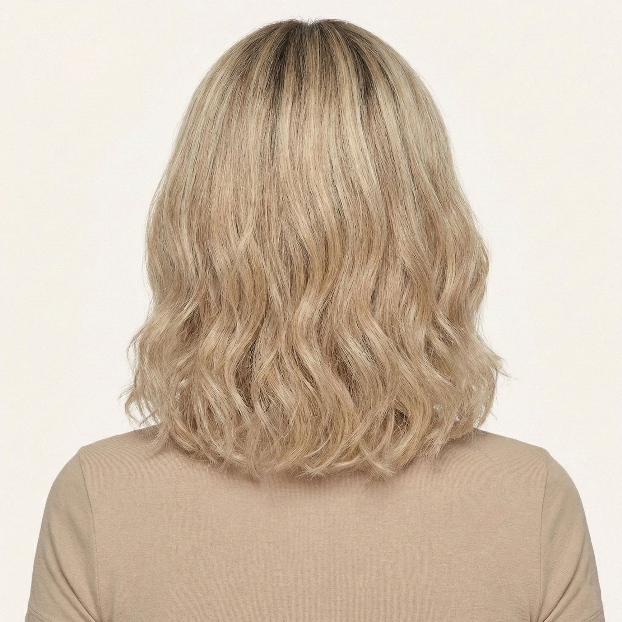 Perruque Synthétique Blonde Mi-Longue - Cassandra - dos