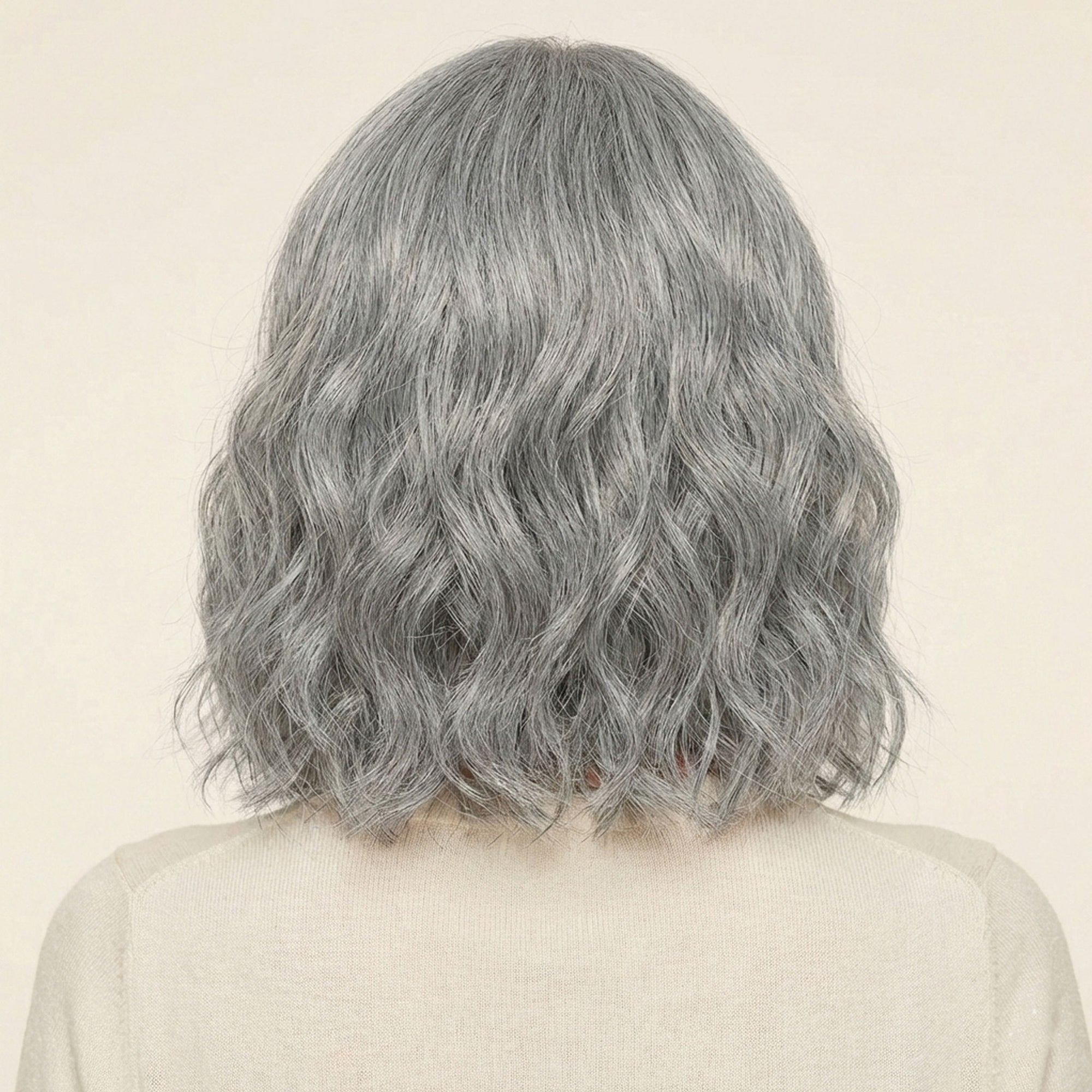 Perruque Synthétique Grise longue - Laure - dos