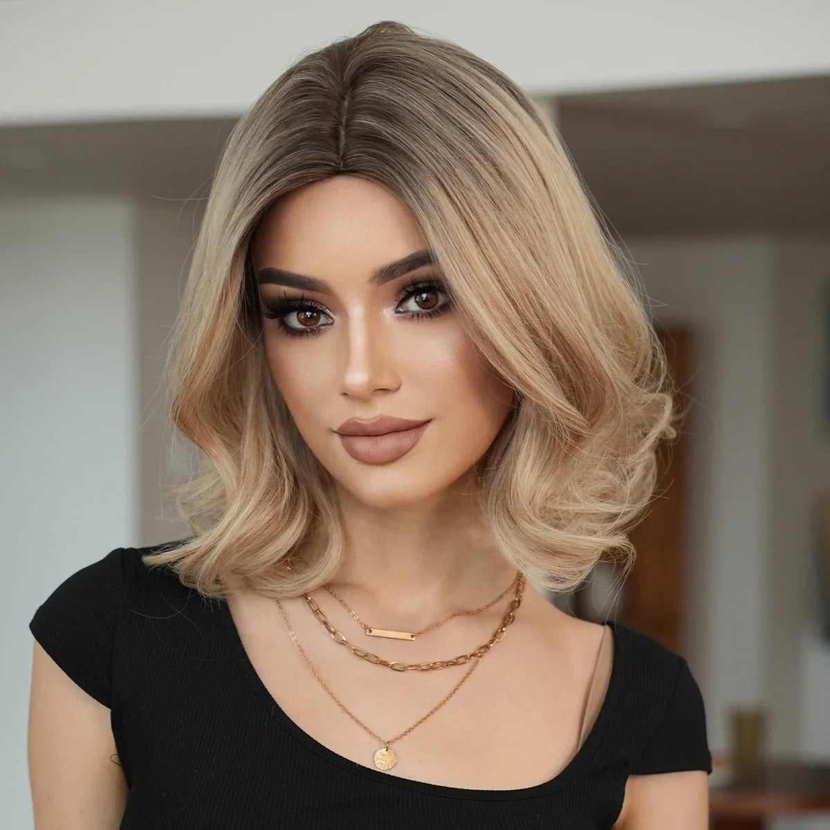Perruque Synthétique Blonde Mi-Longue - Cassandra
